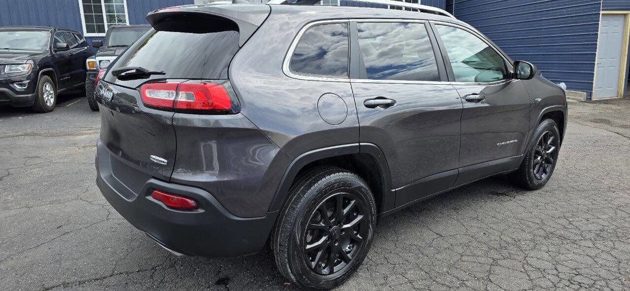 Used 2018 Jeep Cherokee Latitude Plus w/ Cold Weather Group image 4