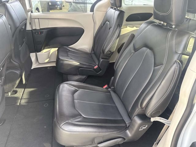 Used 2024 Chrysler Pacifica Touring-L image 20
