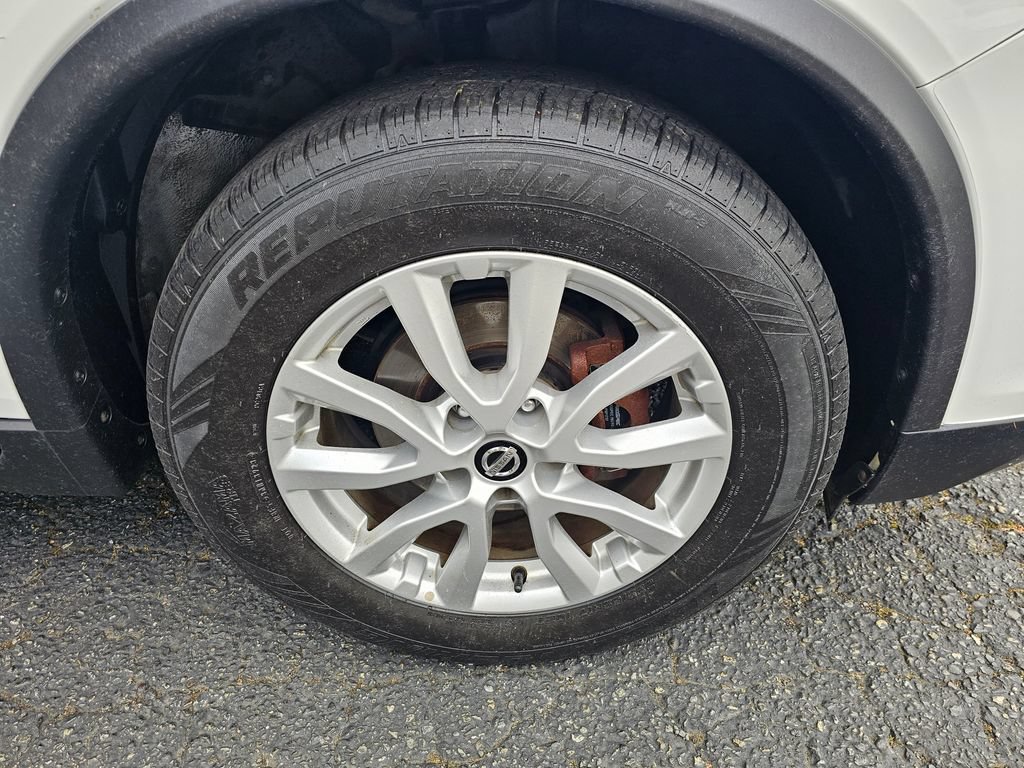 Used 2018 Nissan Rogue SV FWD image 9