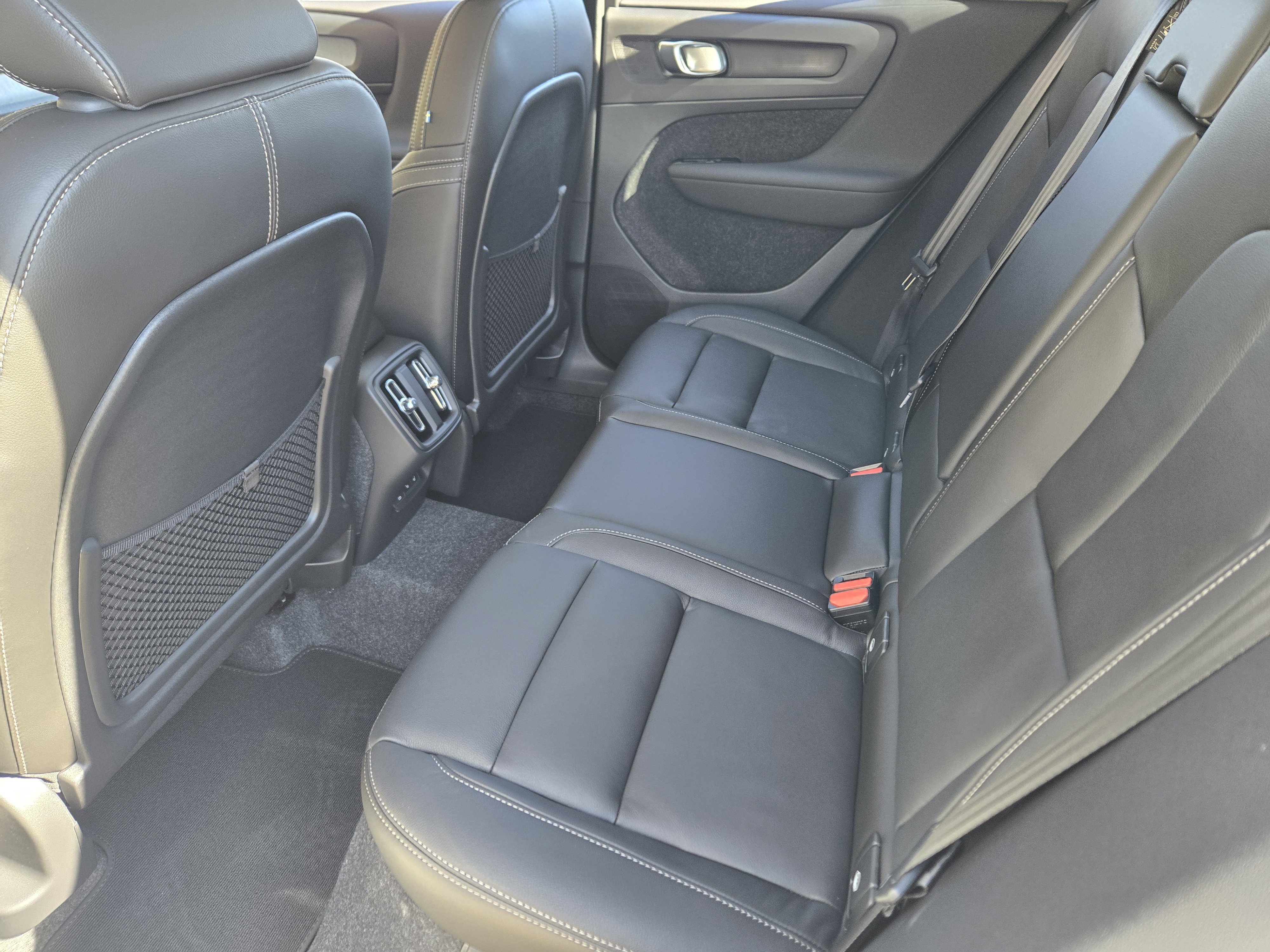 New 2026 Volvo XC40 B4 Core w/ Climate Package FWD image 26