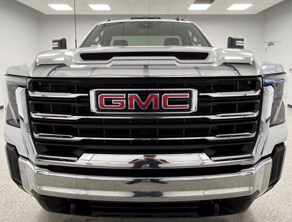 Used 2025 GMC Sierra 3500 SLE w/ SLE Convenience Package AWD/4WD image 3