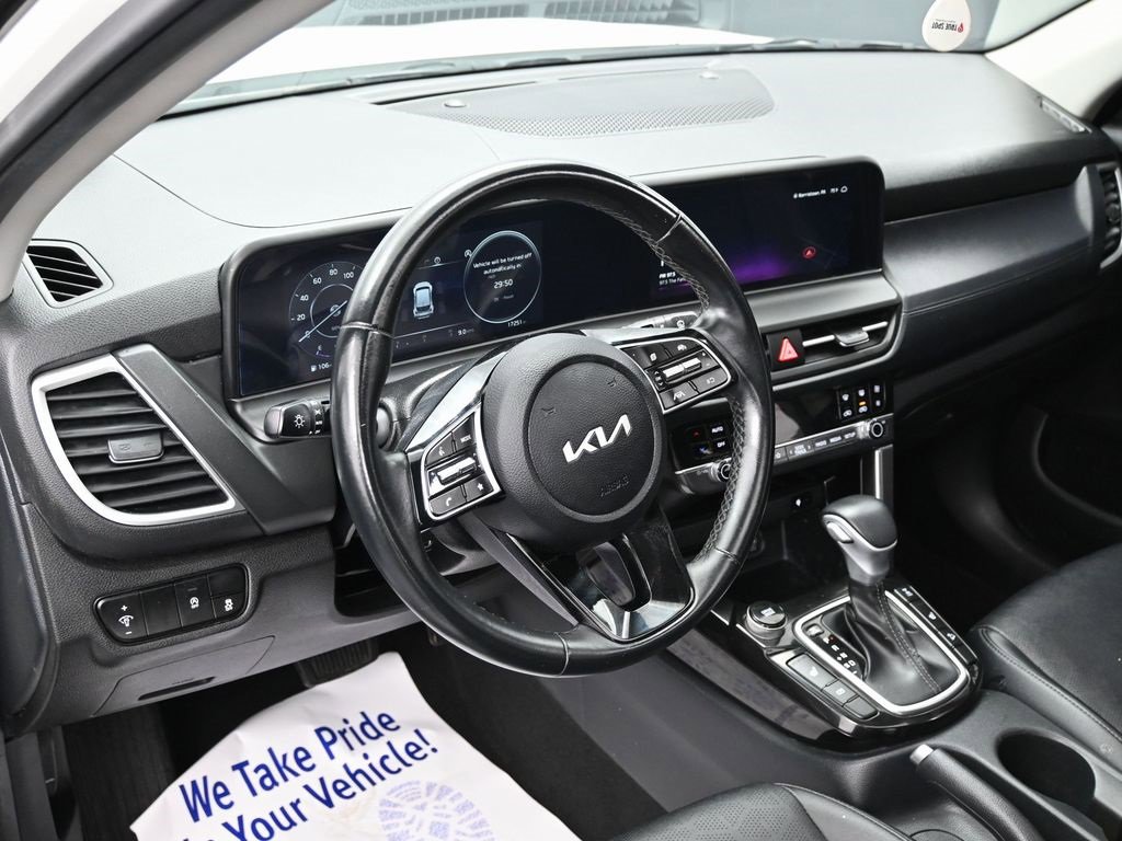 Used 2024 Kia Seltos EX image 16