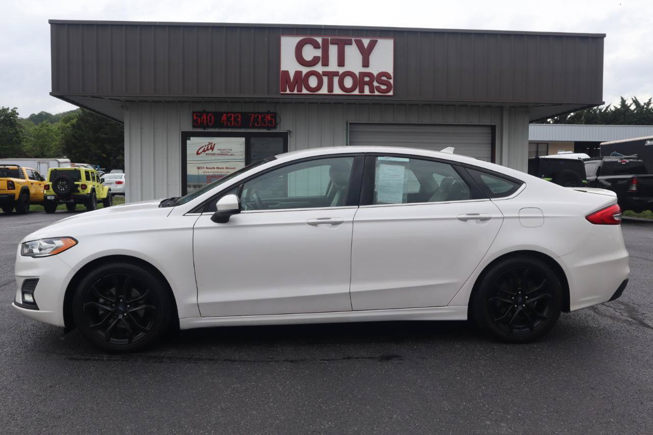 Used 2019 Ford Fusion SE w/ Equipment Group 151A FWD image 11