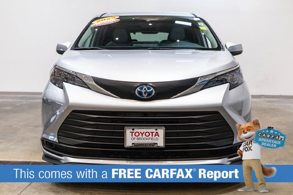 Certified 2025 Toyota Sienna LE FWD image 2