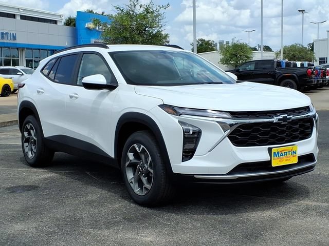 New 2026 Chevrolet Trax LT w/ LPO, Blackout Package FWD image 3