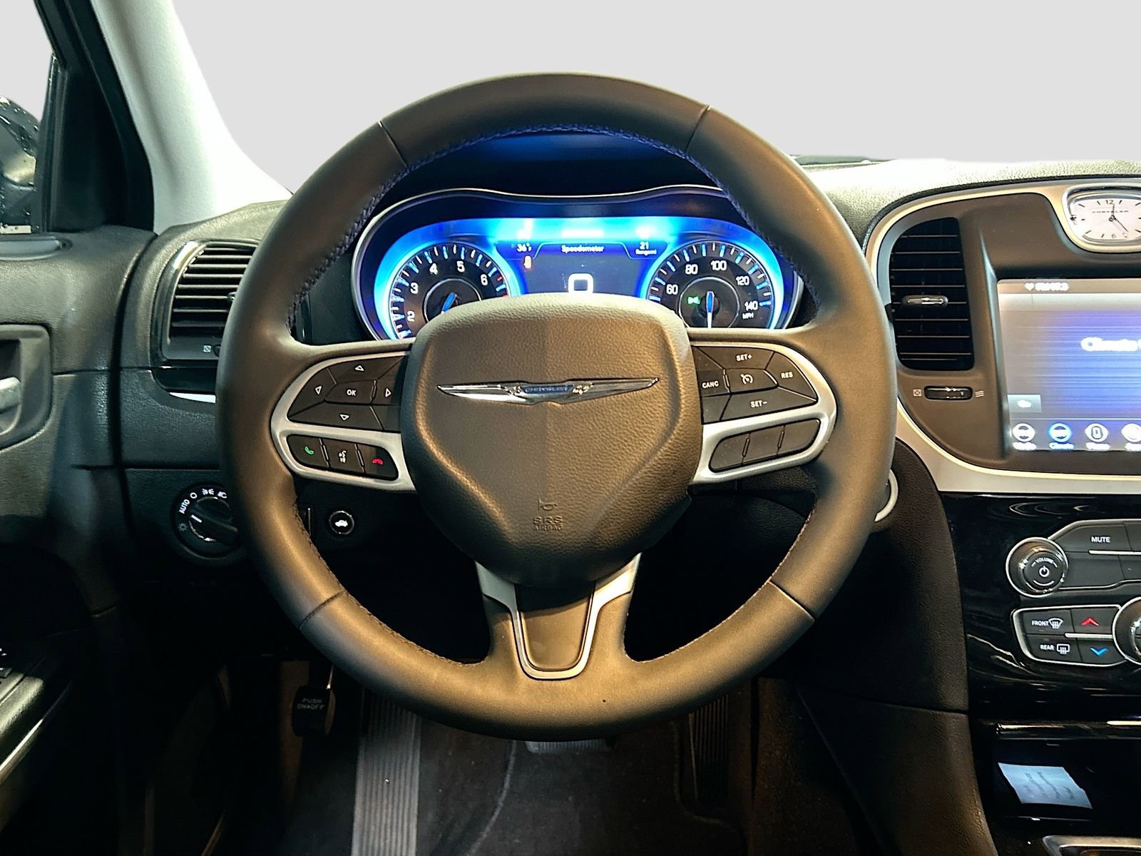 Used 2023 Chrysler 300 Touring w/ Sport Appearance Package image 21