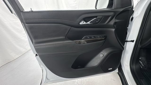 Used 2023 GMC Acadia AT4 image 19