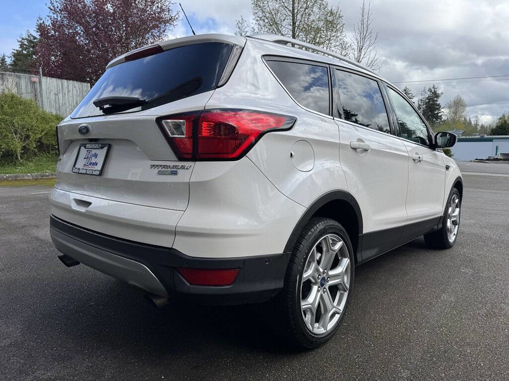 Used 2019 Ford Escape Titanium image 4