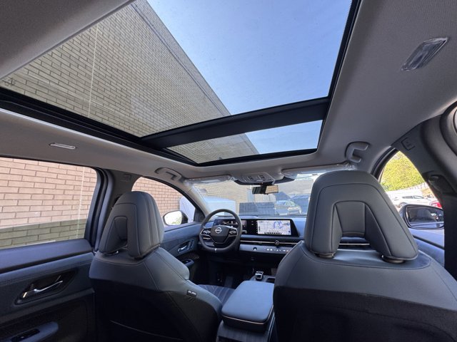 New 2025 Nissan Ariya Platinum image 24