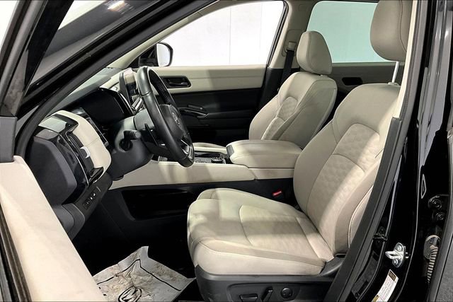 Used 2024 Nissan Pathfinder SV w/ SV Premium Package image 22