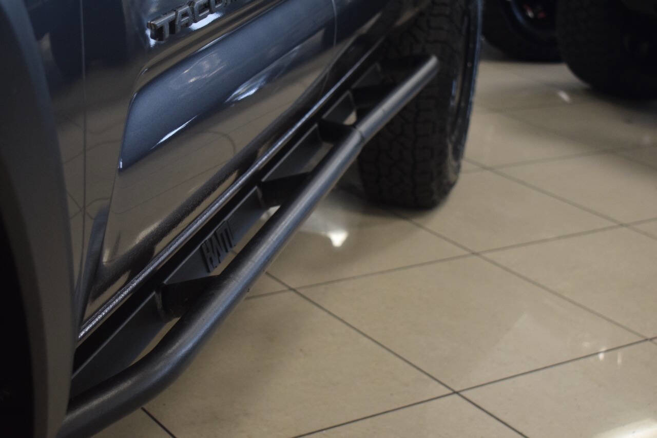 Used 2017 Toyota Tacoma TRD Off-Road image 10