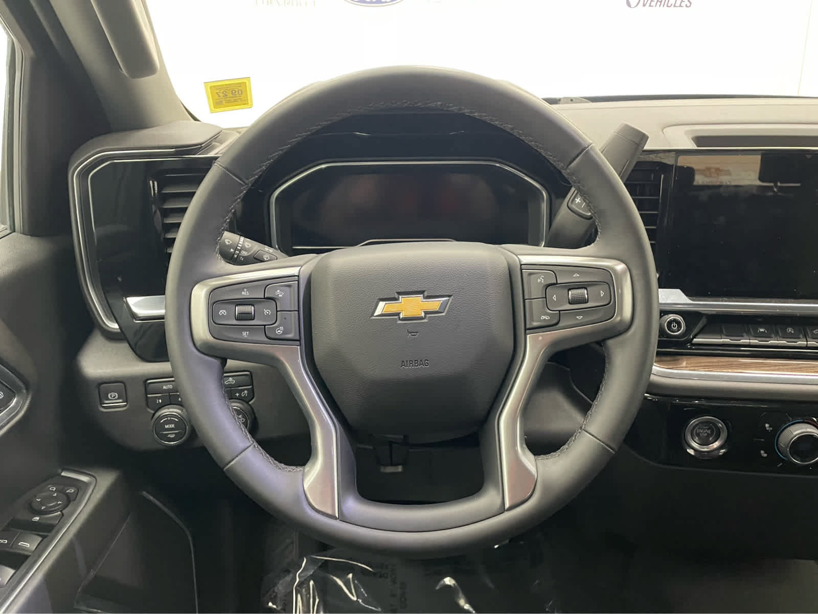 Used 2024 Chevrolet Silverado 1500 LT AWD/4WD image 11