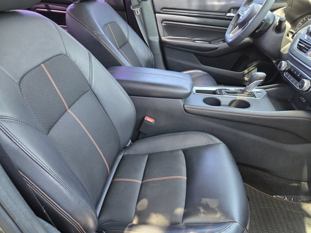Used 2022 Nissan Altima 2.5 SR w/ Midnight Edition Package FWD image 9