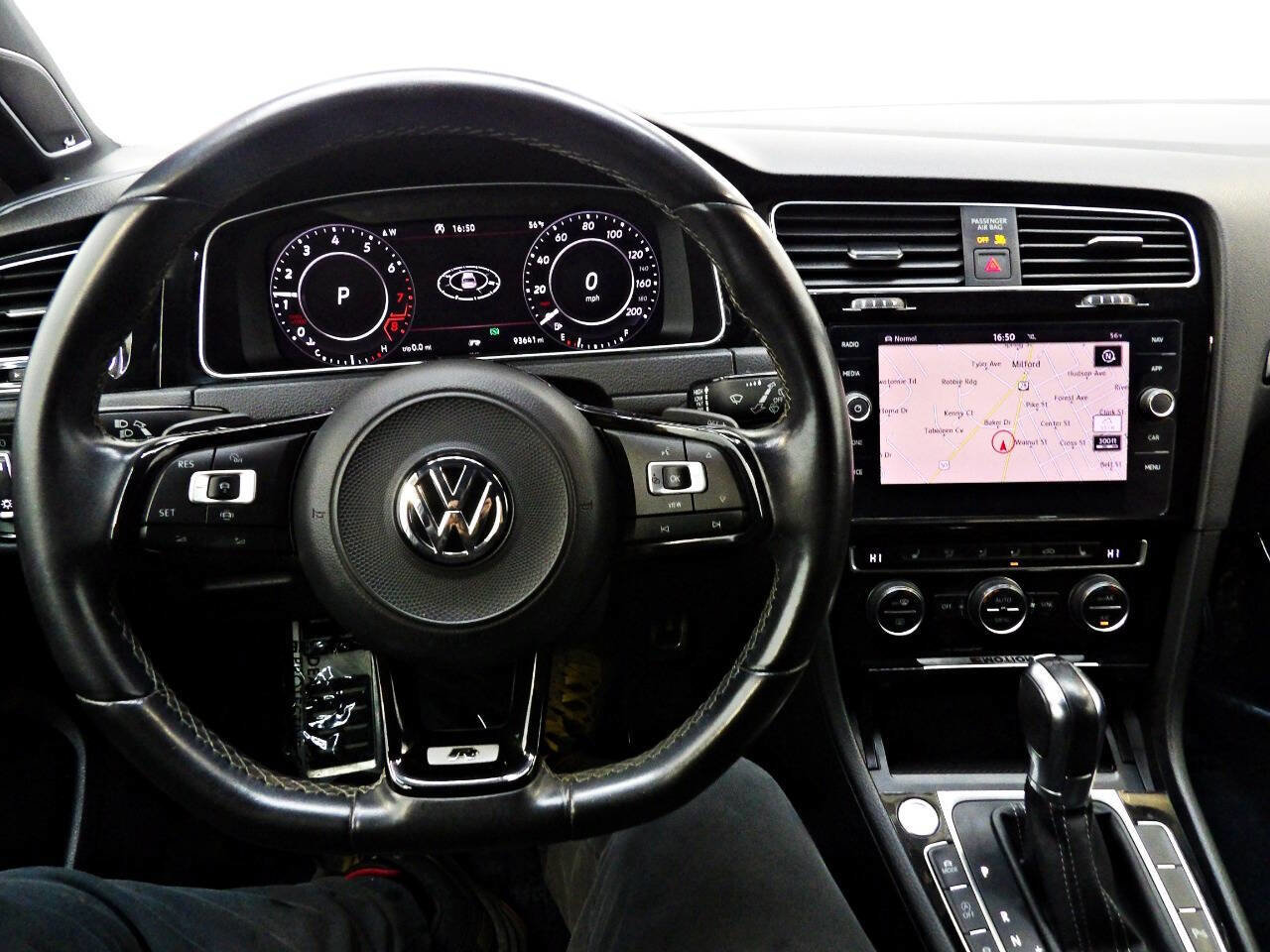 Used 2019 Volkswagen Golf R 4-Door image 18