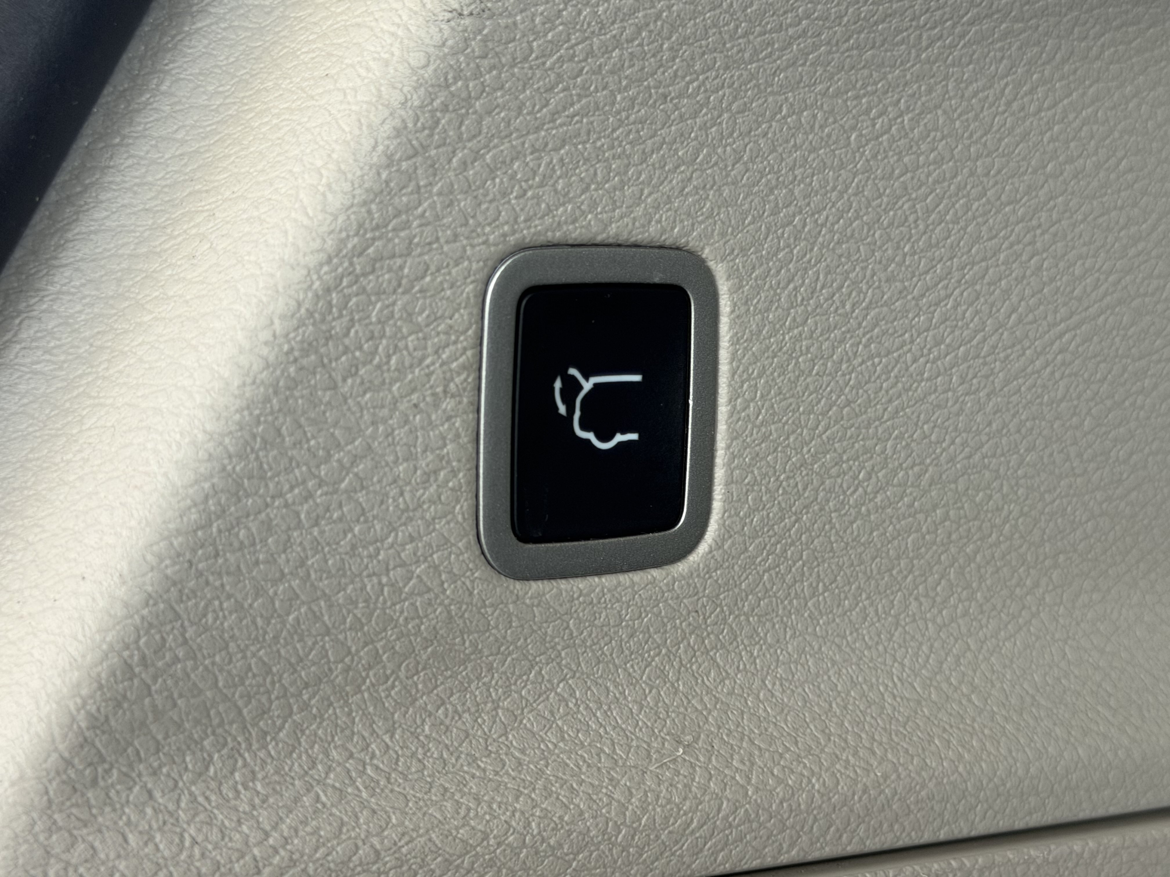 Certified 2024 Chrysler Pacifica Limited FWD image 17