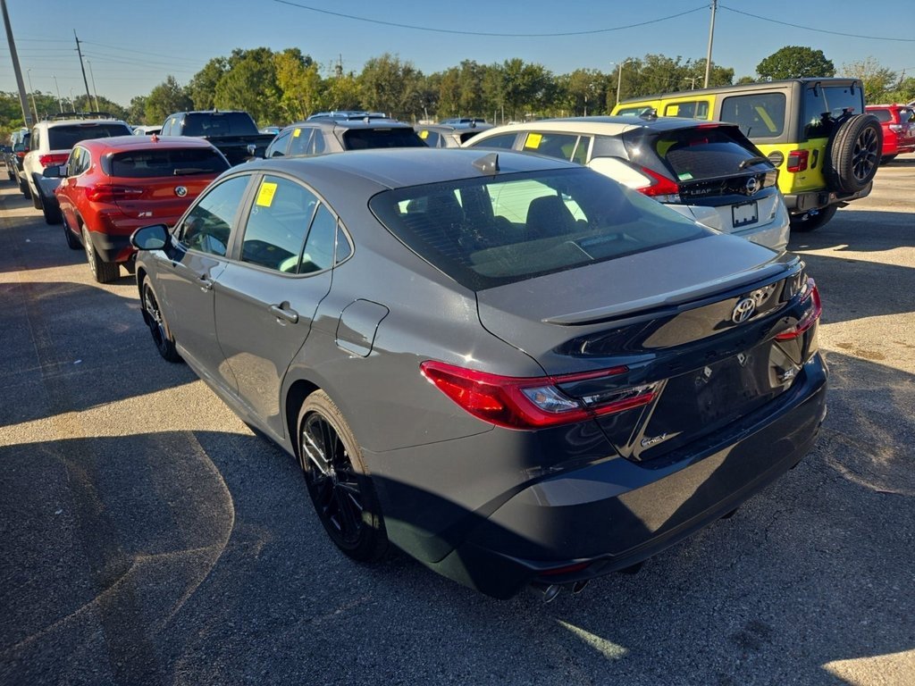 Used 2025 Toyota Camry SE image 3