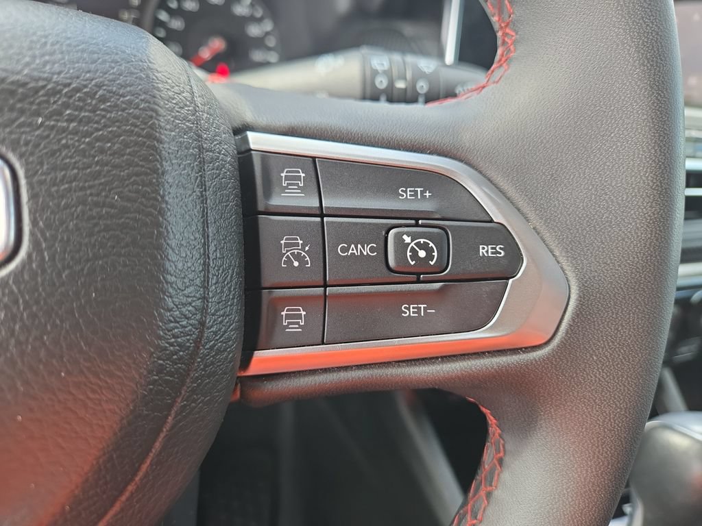 Used 2025 Jeep Compass Trailhawk AWD/4WD image 31