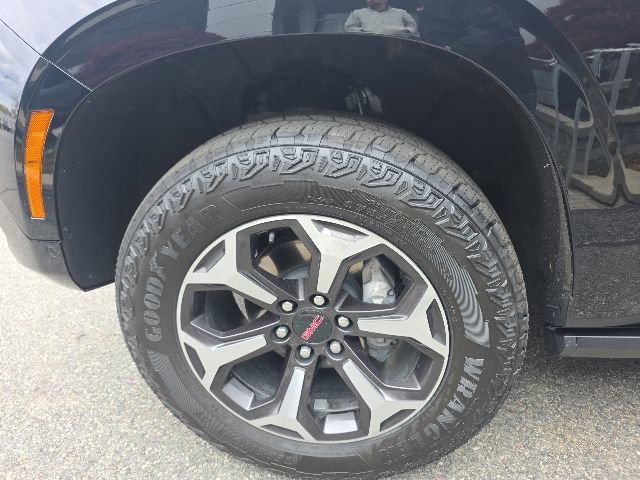 Used 2025 GMC Yukon AT4 Ultimate AWD/4WD image 12