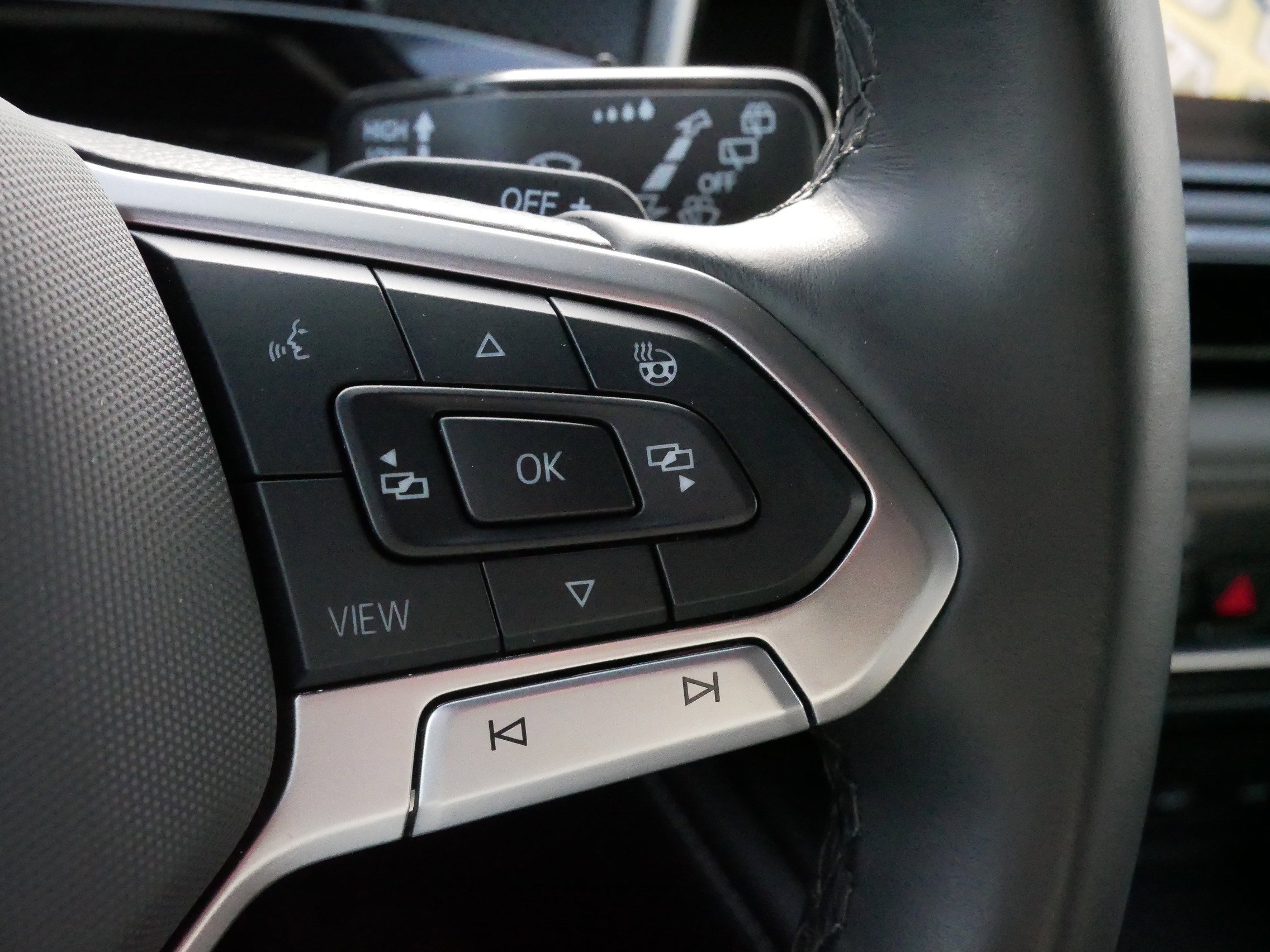 Used 2024 Volkswagen Atlas Cross Sport SEL R-Line image 25