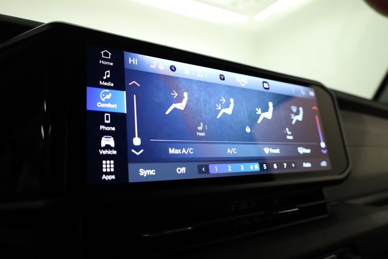 Used 2024 Jeep Wrangler Unlimited image 18