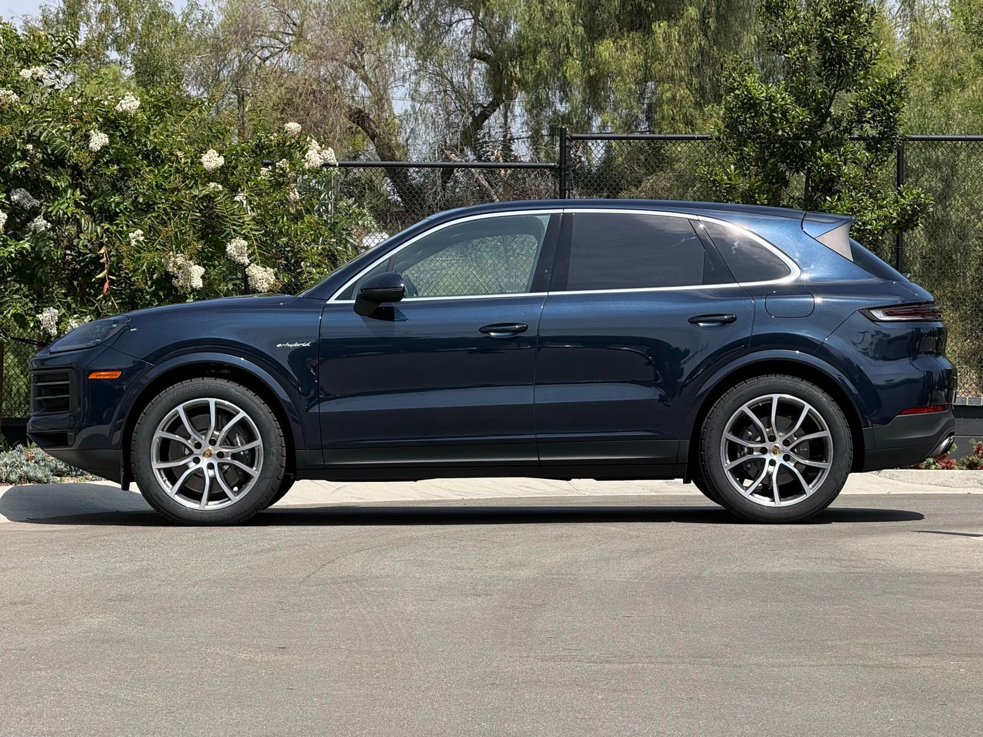 Certified 2024 Porsche Cayenne image 2