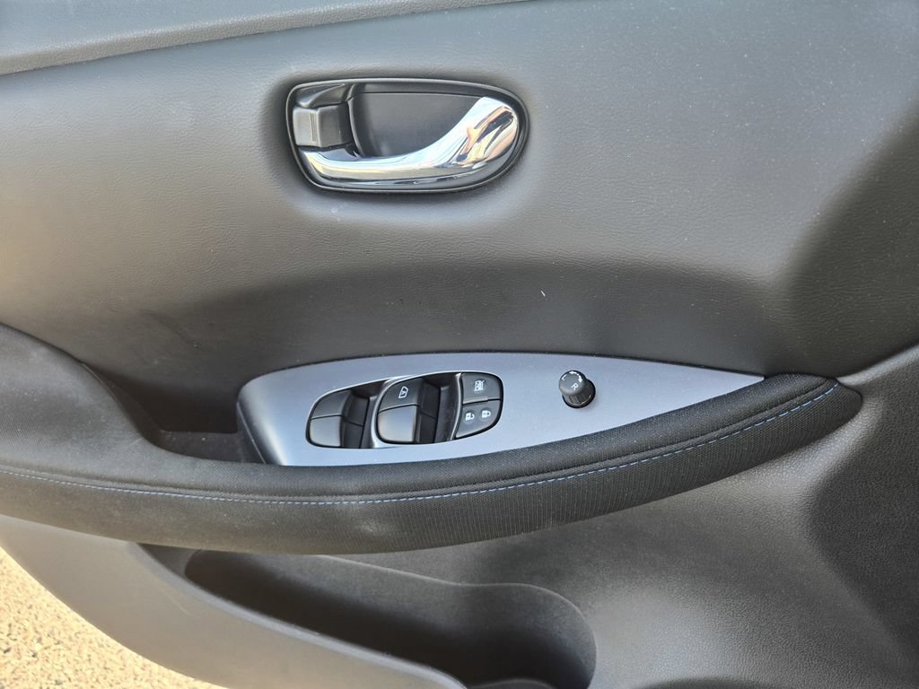 Certified 2025 Nissan Leaf S FWD image 14