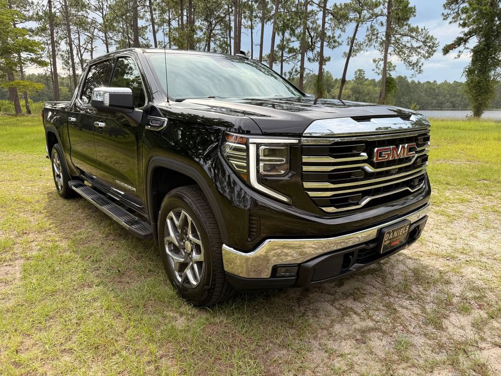 Used 2022 GMC Sierra 1500 SLT w/ SLT Premium Plus Package AWD/4WD image 7