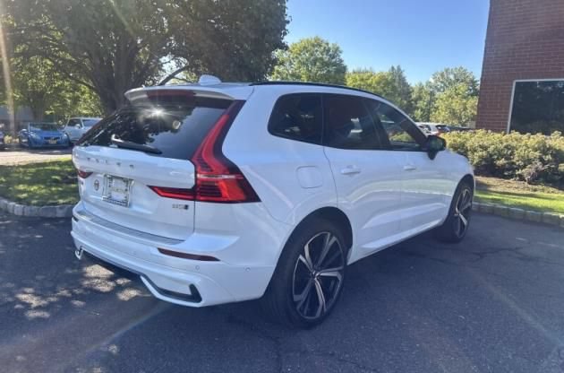 Used 2024 Volvo XC60 B5 Ultimate w/ Protection Package Premier AWD/4WD image 3