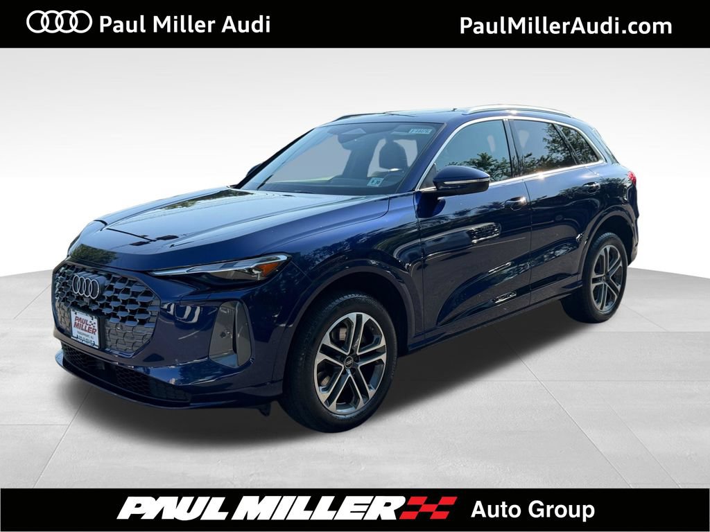 Used 2025 Audi Q5 Premium w/ Convenience Package