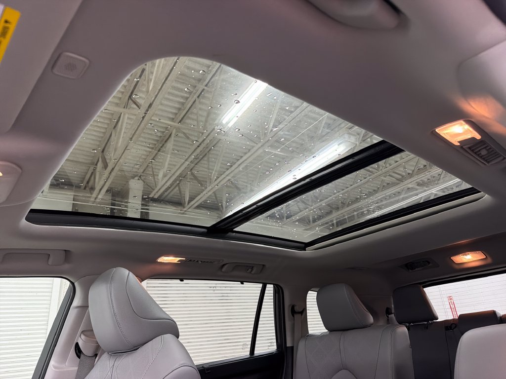 Used 2024 Toyota Highlander Platinum AWD/4WD image 10