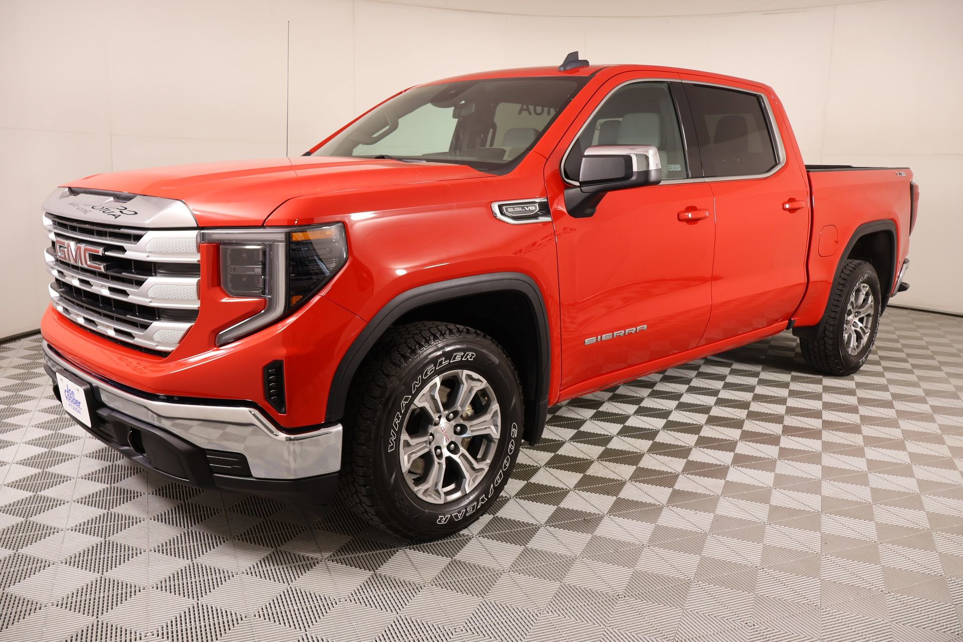 Used 2024 GMC Sierra 1500 SLE w/ Preferred Package image 10