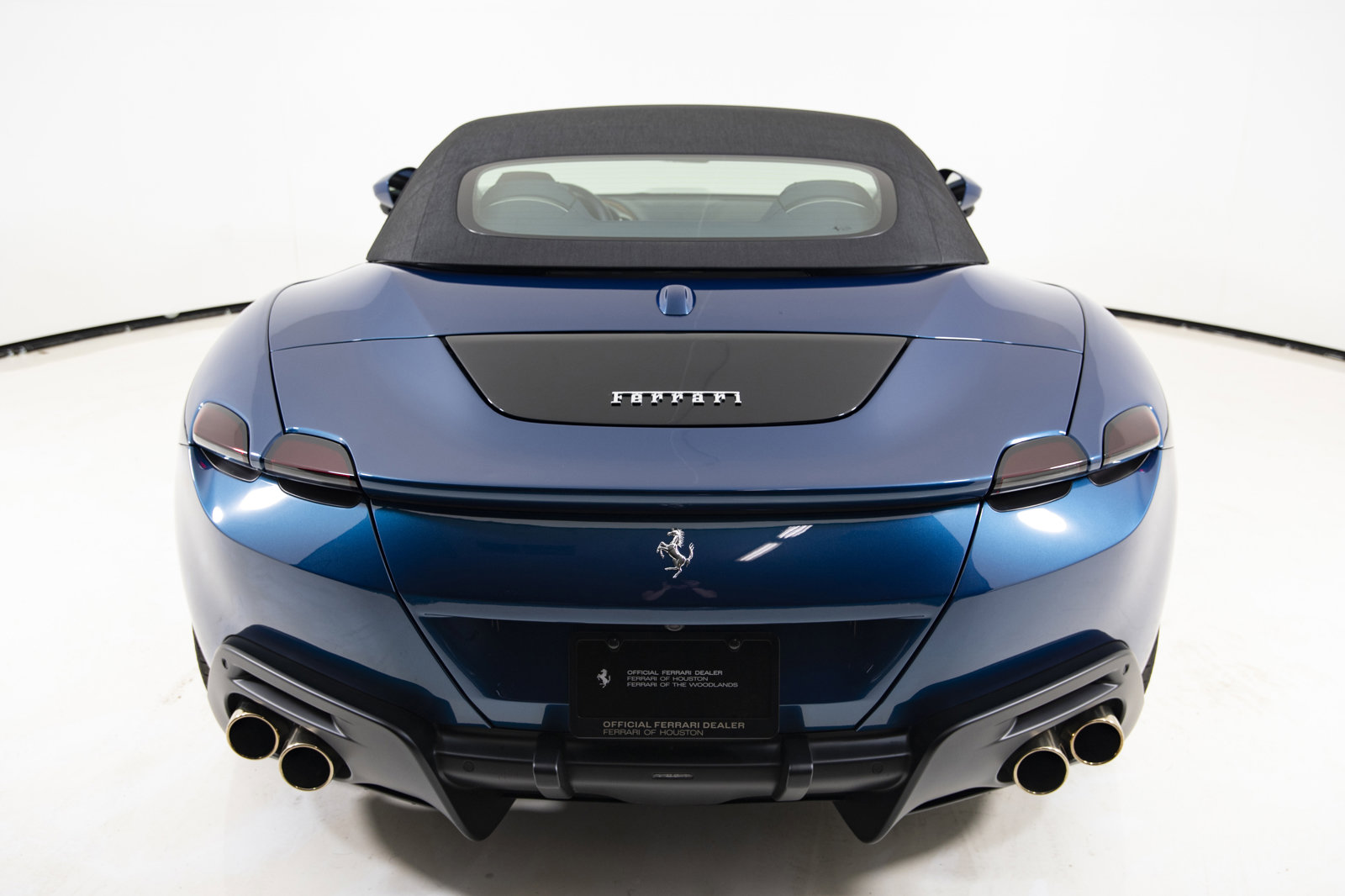 Certified 2025 Ferrari Roma Spider RWD image 39