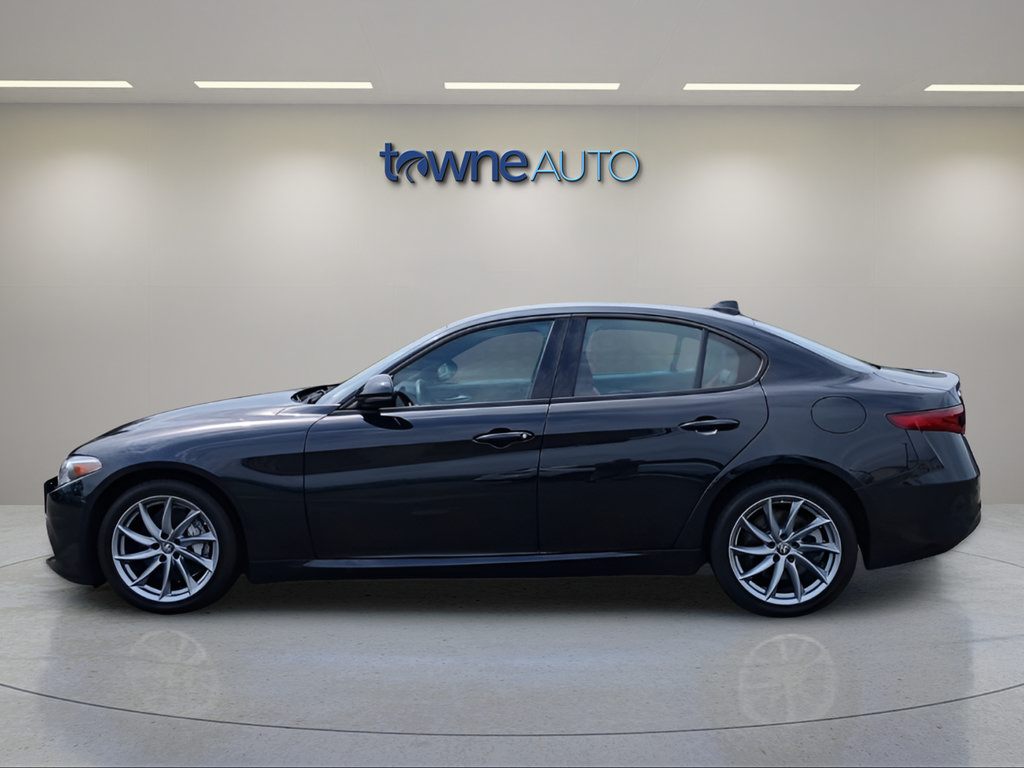 Used 2022 Alfa Romeo Giulia Sprint AWD/4WD image 2