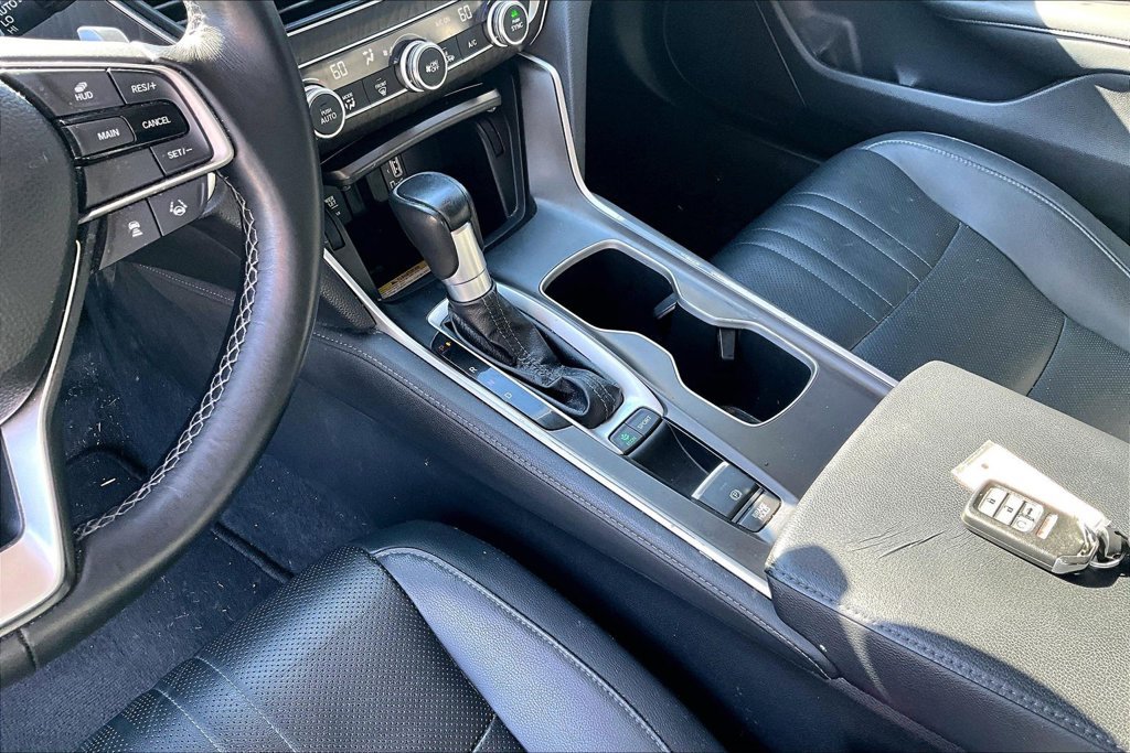 Used 2018 Honda Accord Touring image 16
