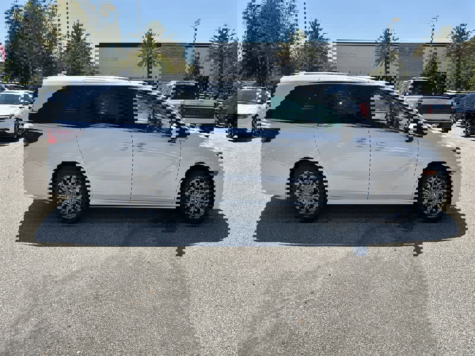 New 2026 Honda Odyssey Touring image 7