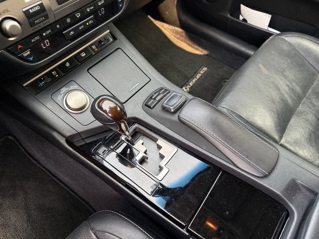 Used 2015 Lexus ES 350 w/ Luxury Package FWD image 21