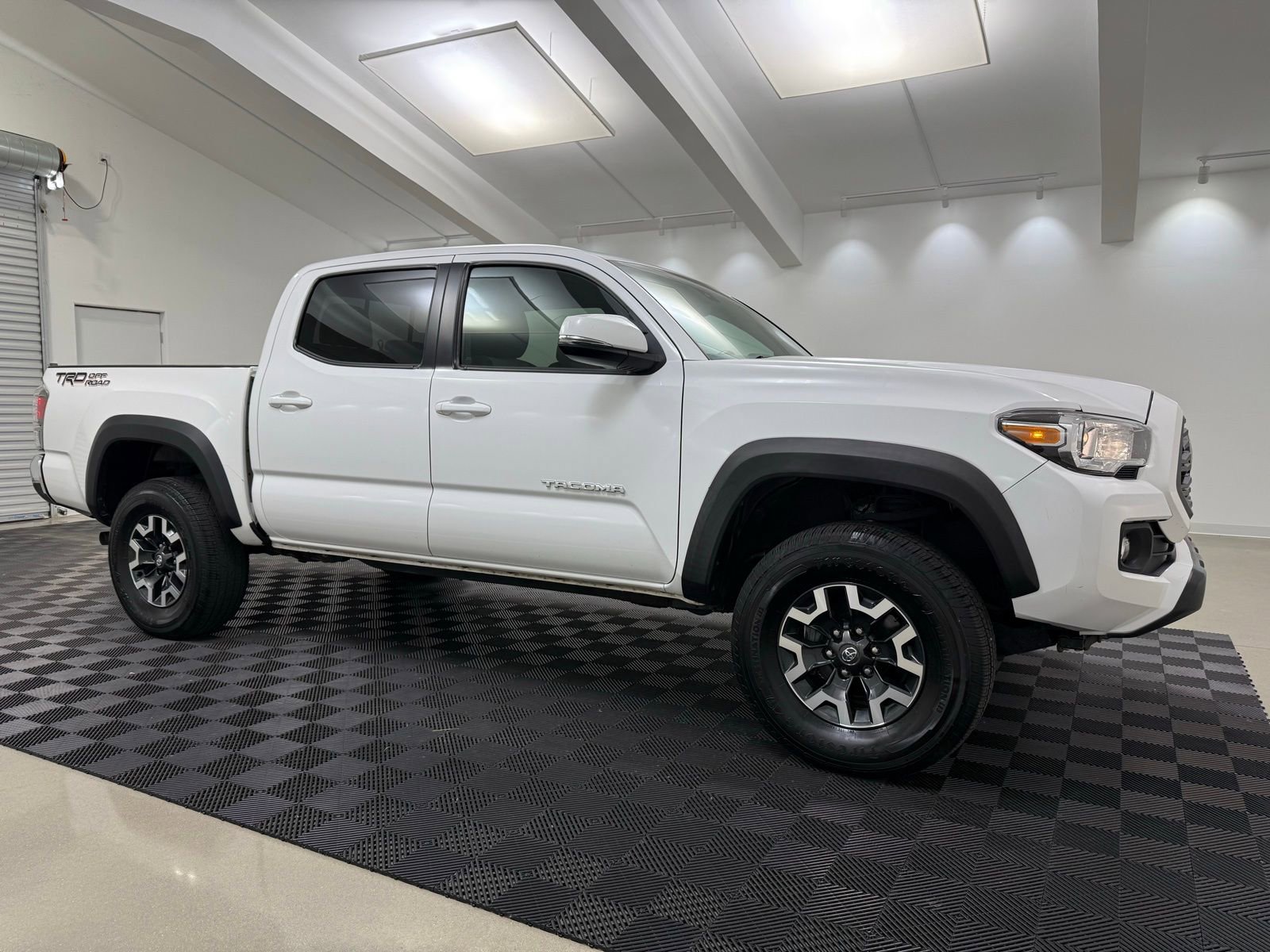 Used 2022 Toyota Tacoma TRD Off-Road image 1