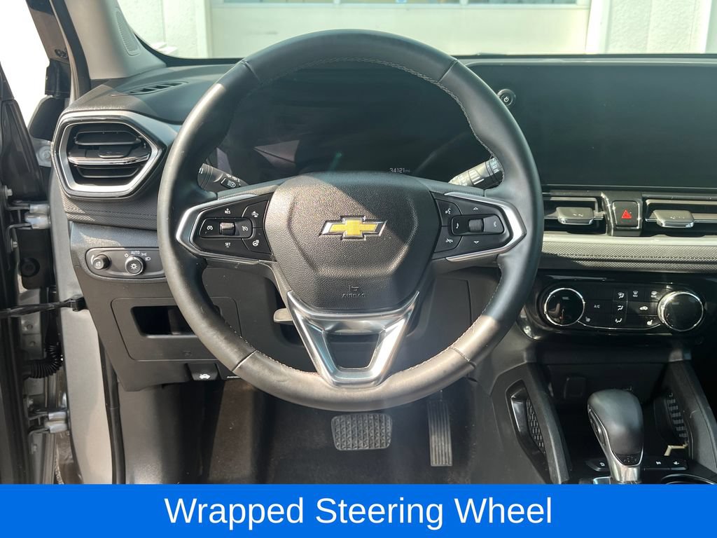 Used 2024 Chevrolet TrailBlazer LT w/ LT Cold Weather Package FWD image 16