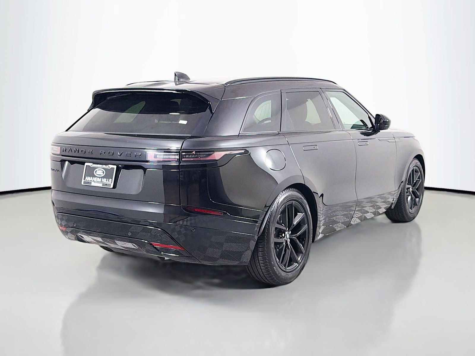 Certified 2025 Land Rover Range Rover Velar Dynamic SE AWD/4WD image 5