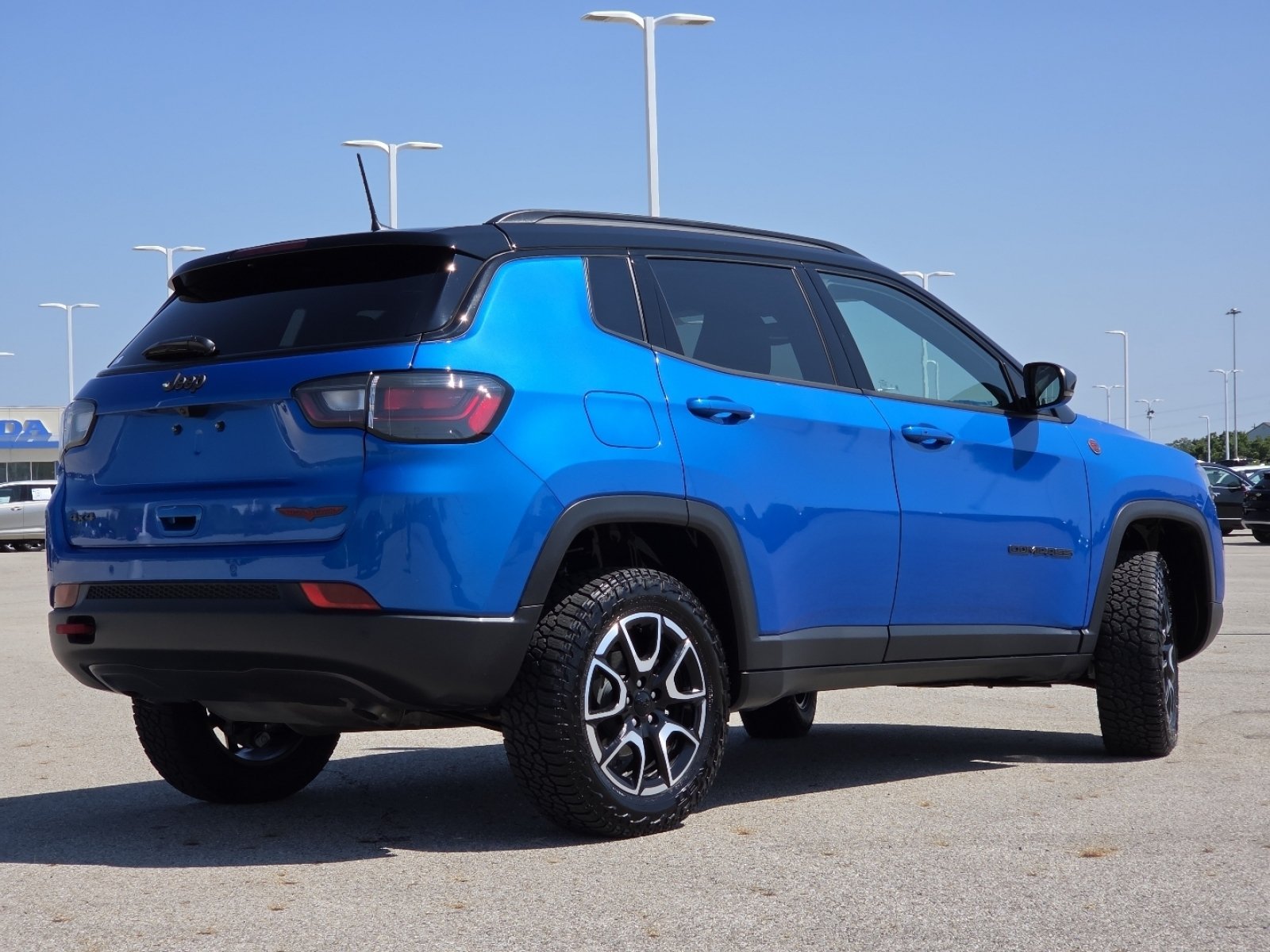 Used 2024 Jeep Compass Trailhawk w/ Trailhawk Elite Group AWD/4WD image 19