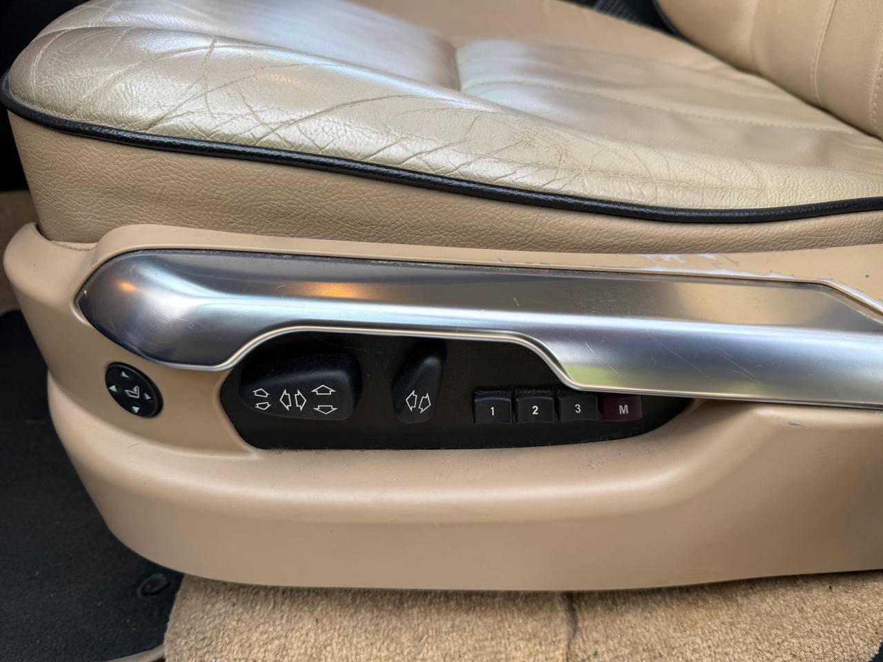 Used 2012 Land Rover Range Rover HSE image 14