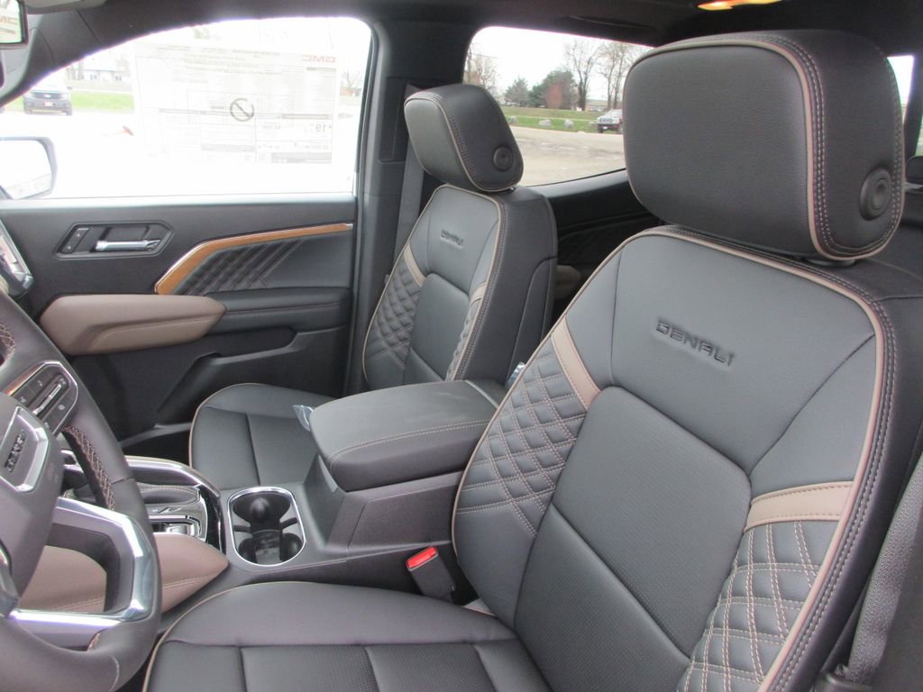 New 2026 GMC Canyon Denali image 14