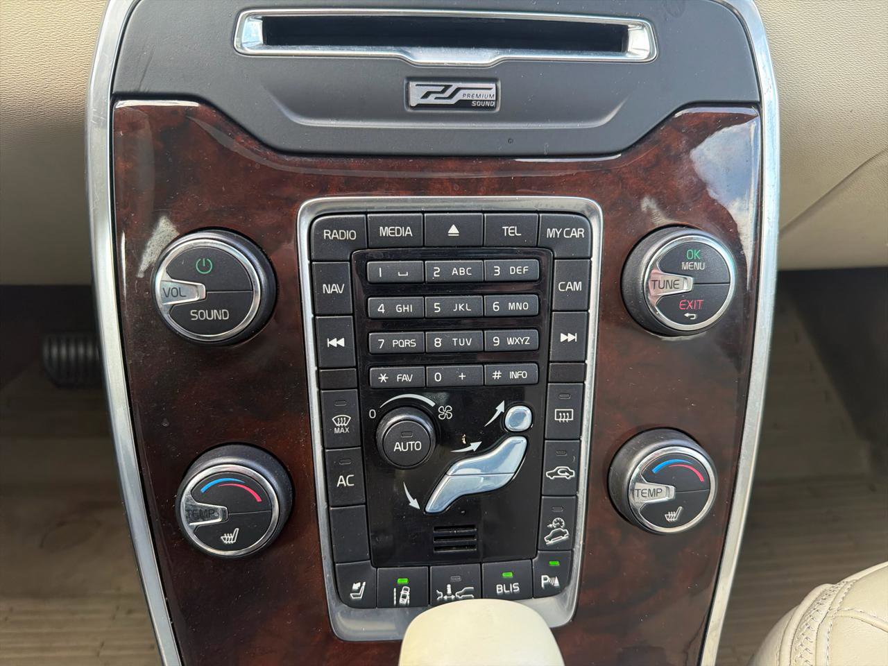 Used 2012 Volvo XC70 T6 image 26