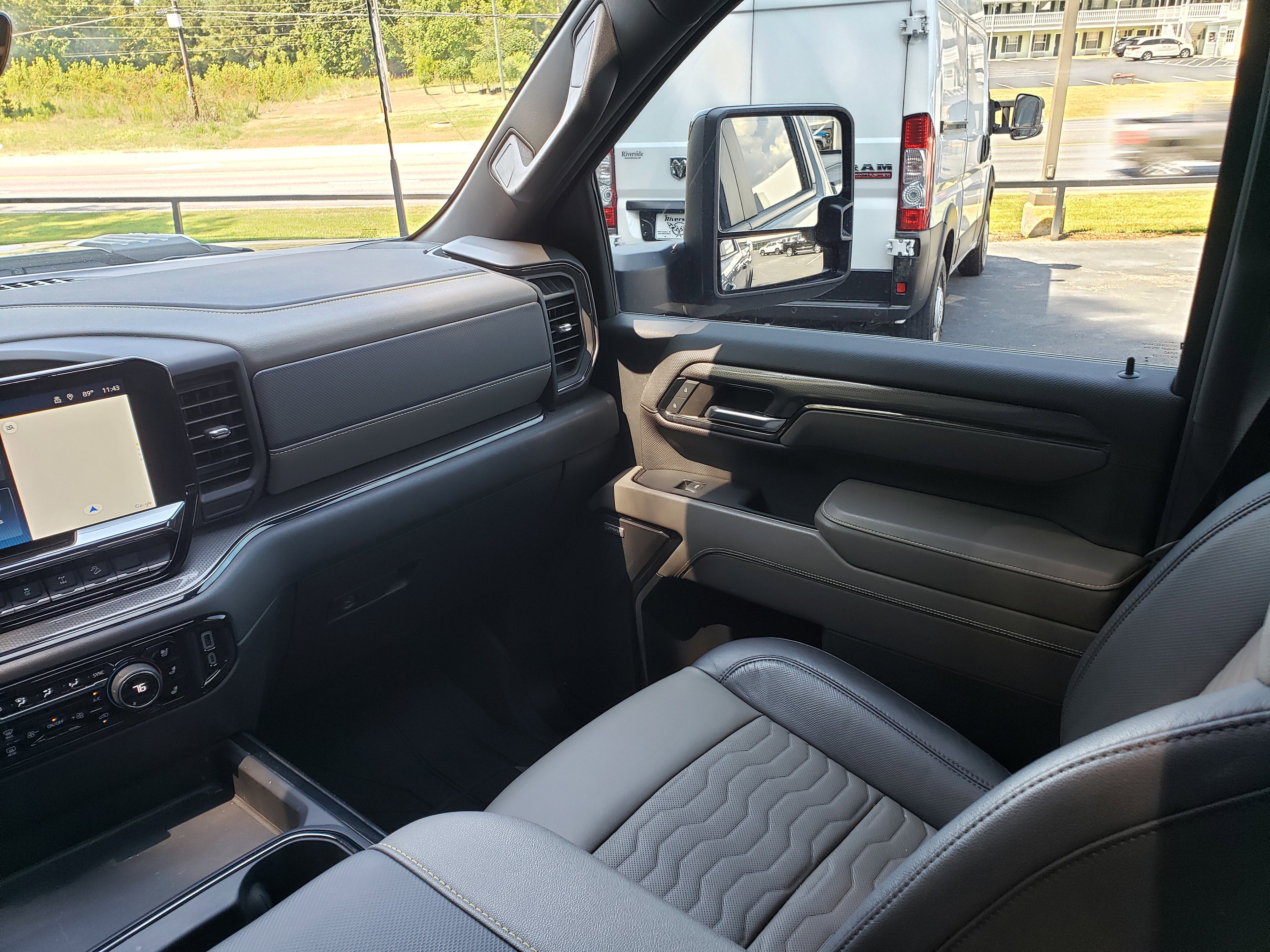 Used 2024 Chevrolet Silverado 2500 ZR2 w/ Technology Package image 34