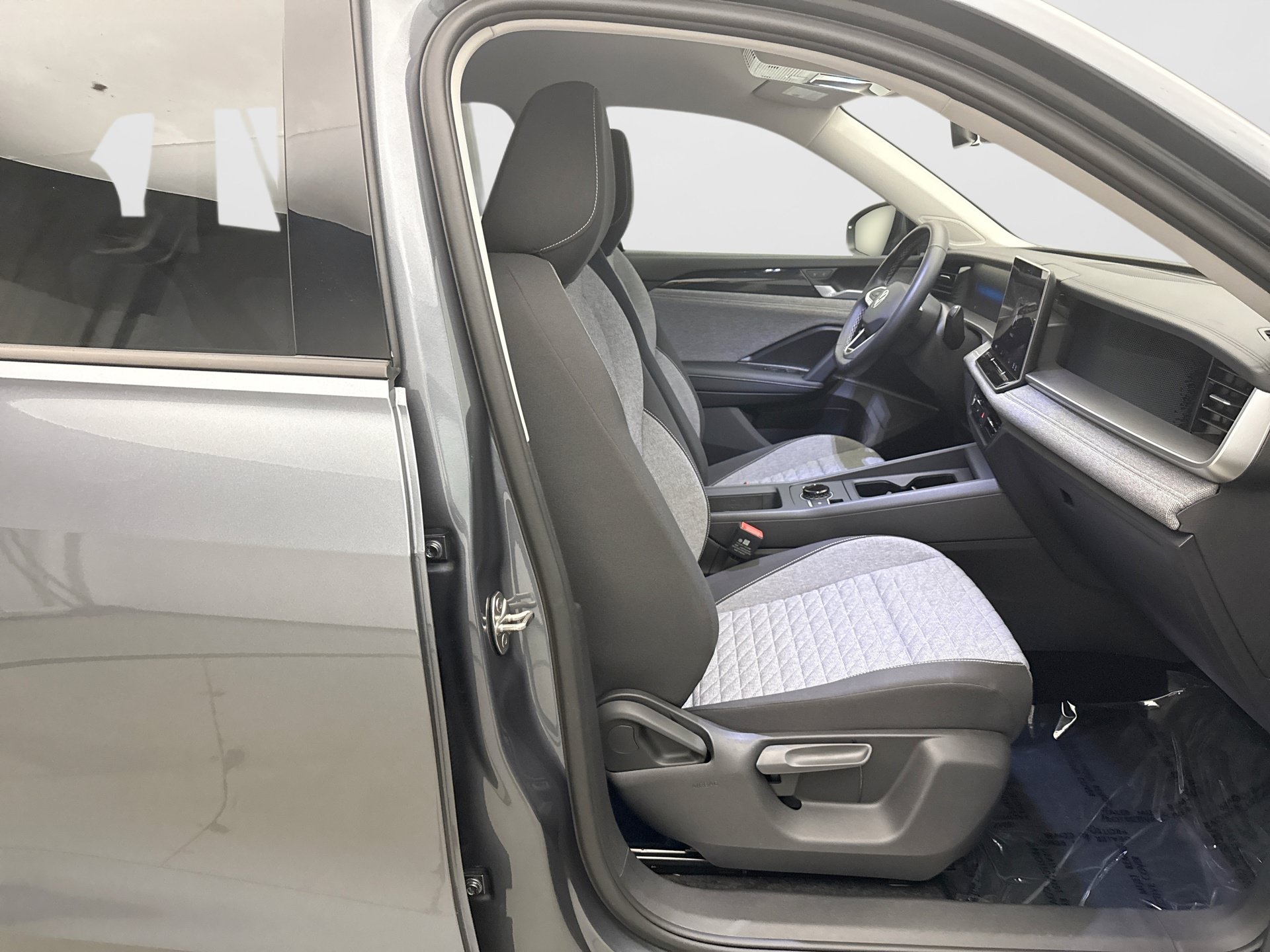 Used 2026 Volkswagen Tiguan S AWD/4WD image 16