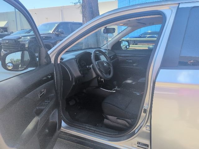Used 2019 Mitsubishi Outlander ES FWD image 6