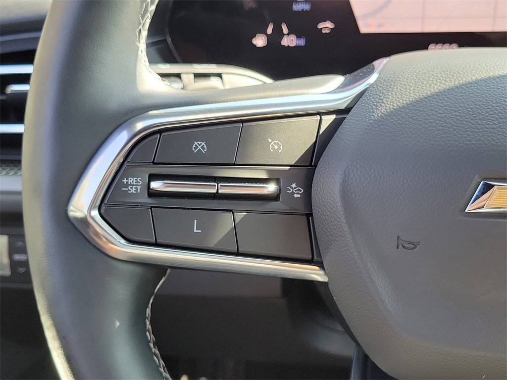 Used 2025 Chevrolet Traverse LT image 5