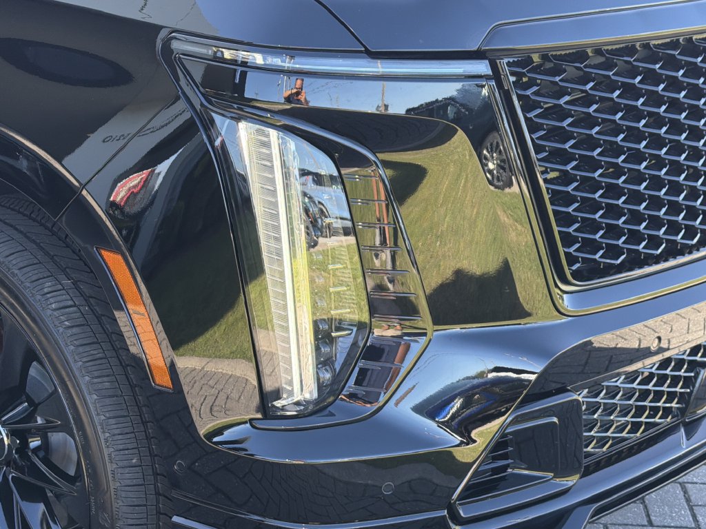 Certified 2025 Cadillac Escalade ESV V w/ LPO, ONYX Package AWD/4WD image 8