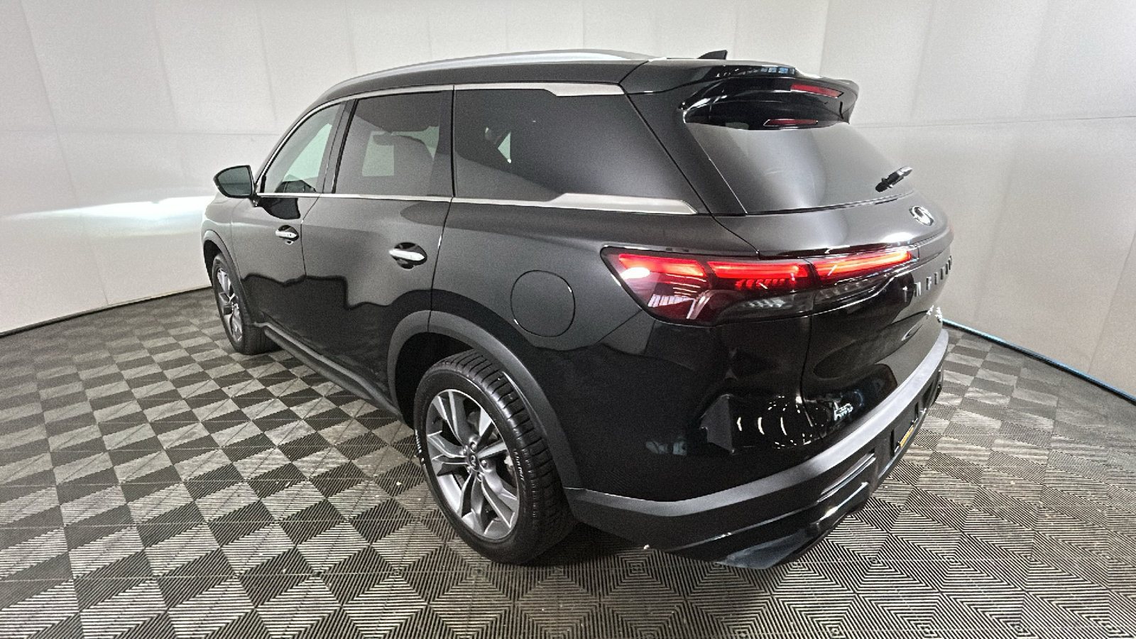 Used 2024 INFINITI QX60 Luxe AWD/4WD image 4