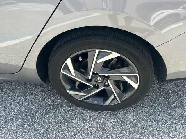 Certified 2024 Hyundai Elantra Limited FWD image 11